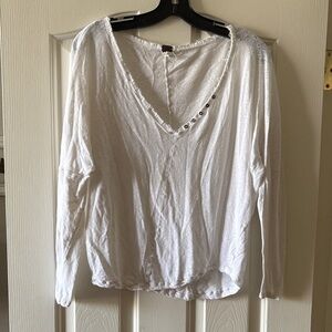 We The Free Distressed White Asymmetrical Long Sleeve Tee size M